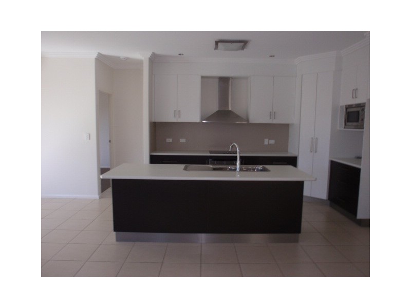 2 Duroux Street, Emerald QLD 4720