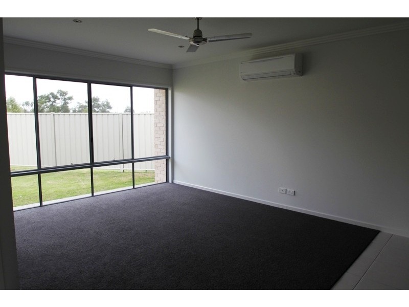 Villa 2 Mooney Crescent (The Vybe), Emerald QLD 4720