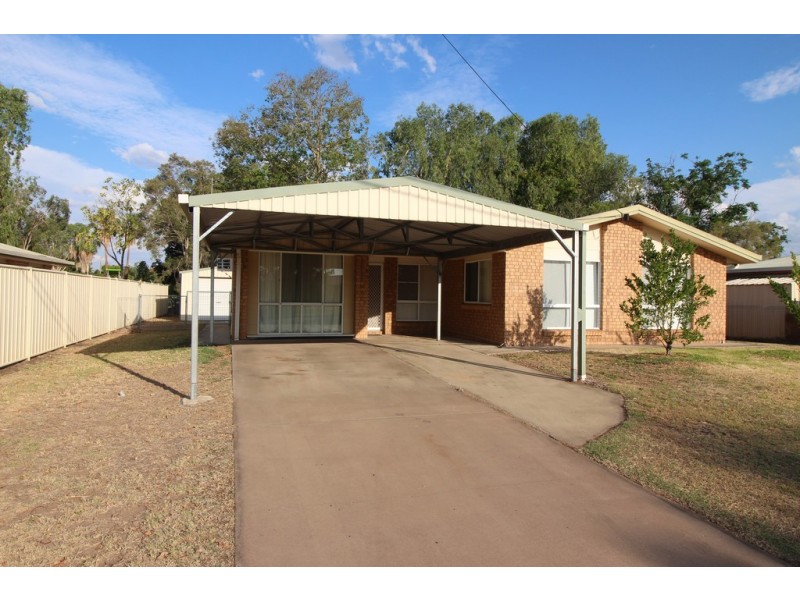 77 Staal Crescent, Emerald QLD 4720