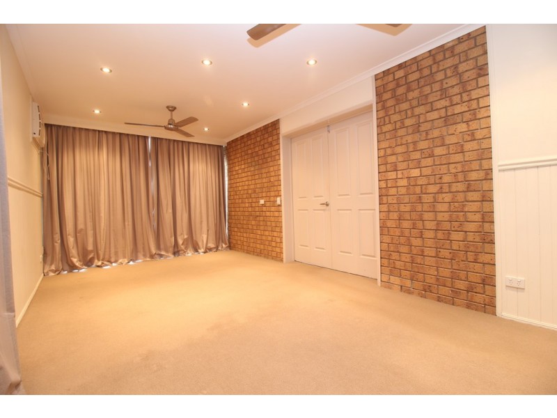 77 Staal Crescent, Emerald QLD 4720