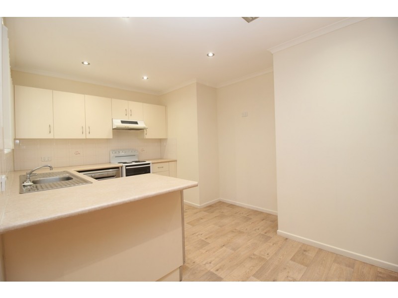 77 Staal Crescent, Emerald QLD 4720