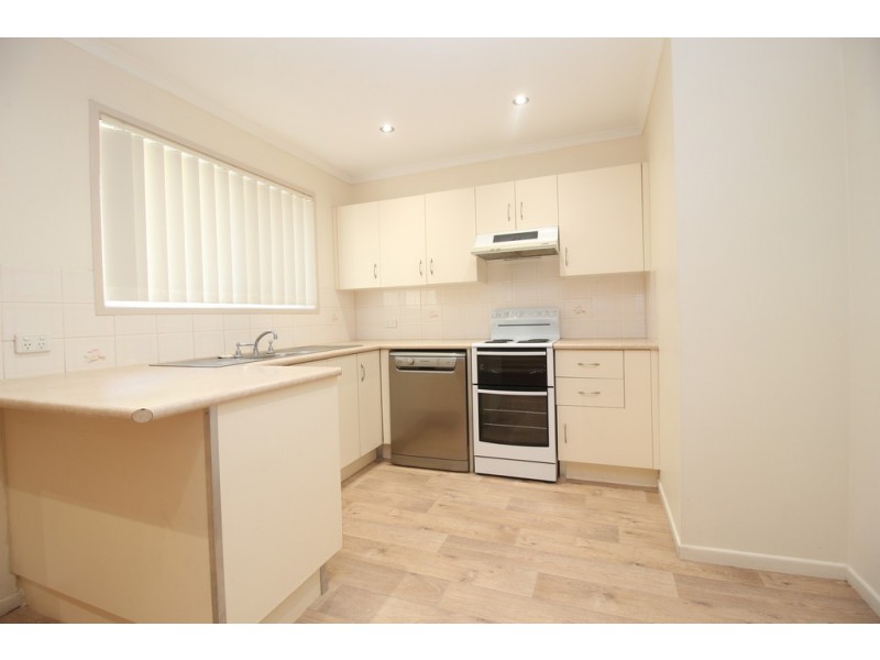 77 Staal Crescent, Emerald QLD 4720