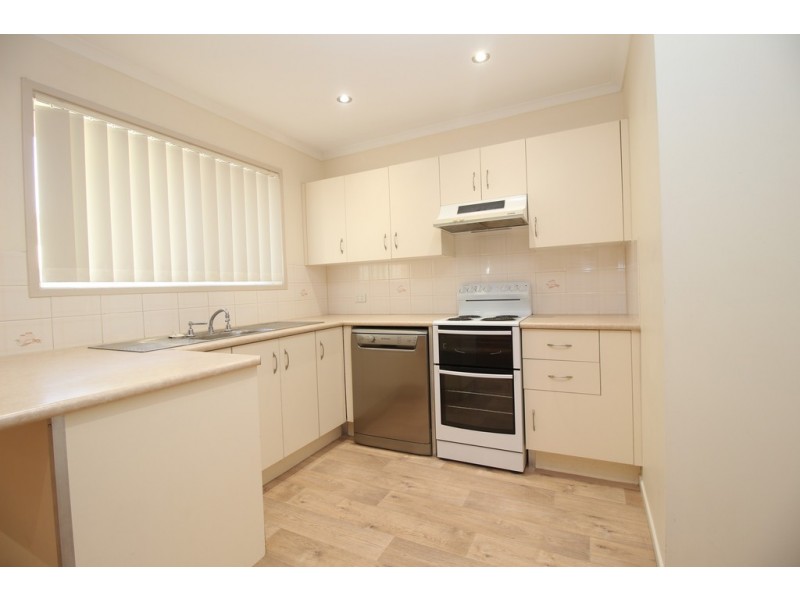 77 Staal Crescent, Emerald QLD 4720