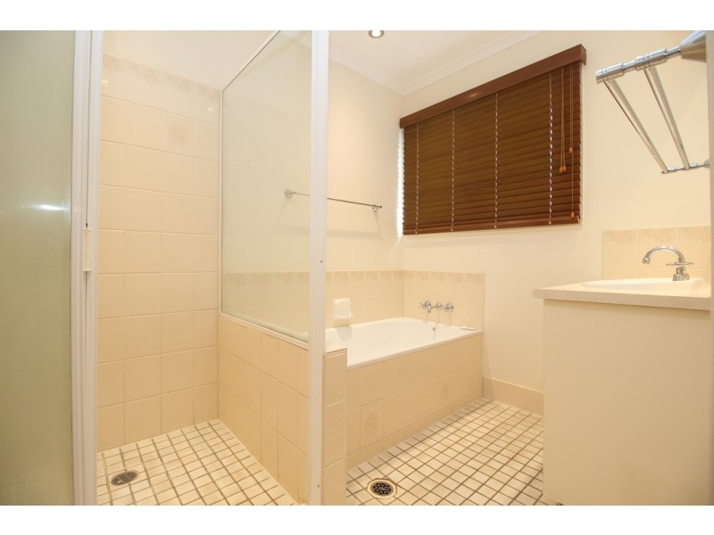 77 Staal Crescent, Emerald QLD 4720