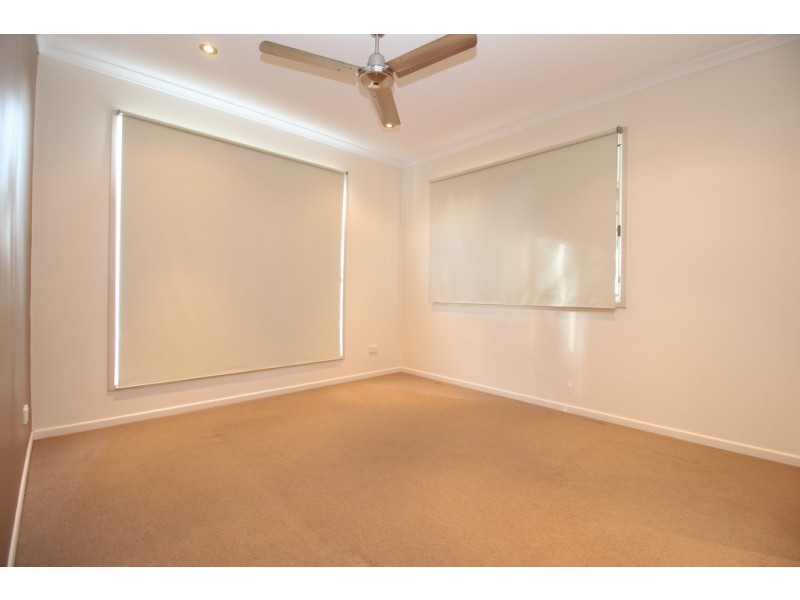 77 Staal Crescent, Emerald QLD 4720