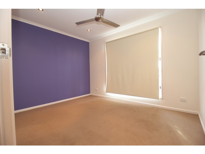77 Staal Crescent, Emerald QLD 4720