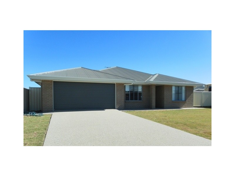 23 Lauren Way, Emerald QLD 4720