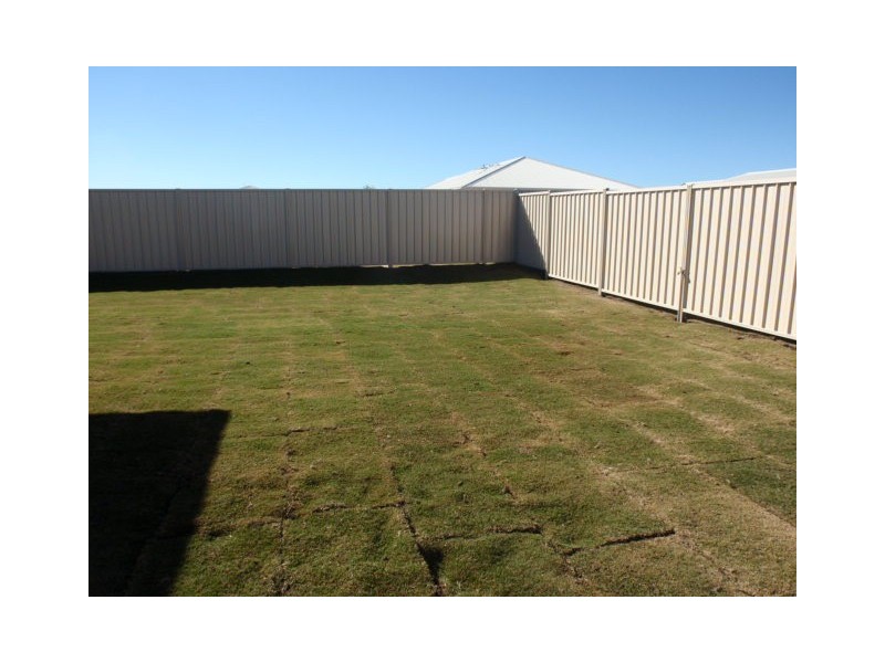 3 Singleton Drive, Emerald QLD 4720