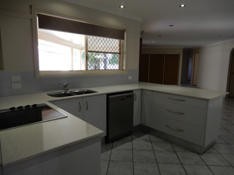 40 Park Avenue, Emerald QLD 4720