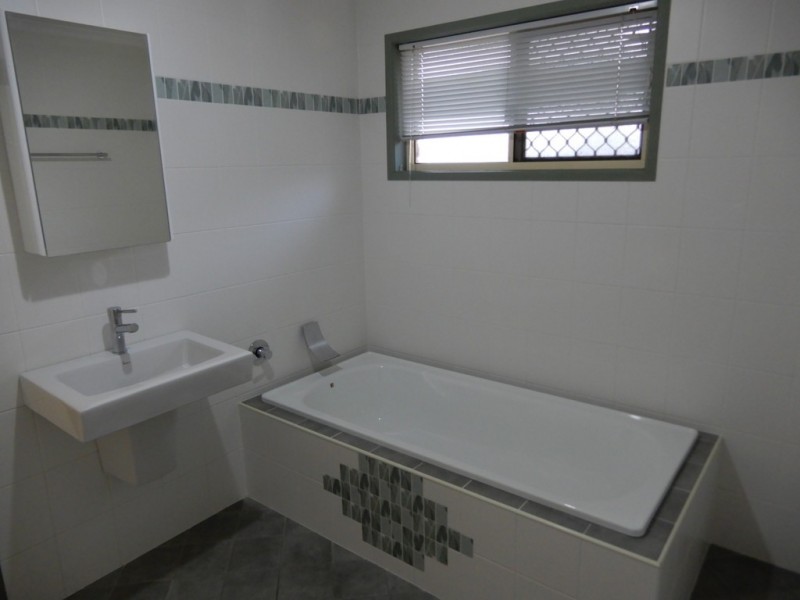 40 Park Avenue, Emerald QLD 4720