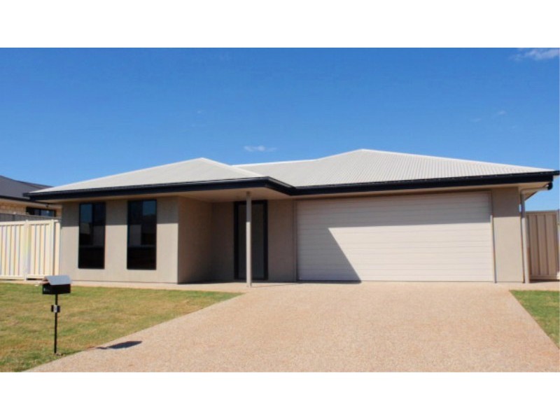 9 Lightening Street, Emerald QLD 4720