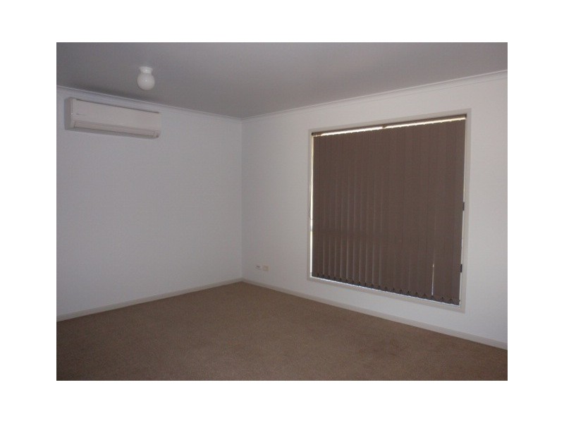 2 Barbara Crt, Emerald QLD 4720