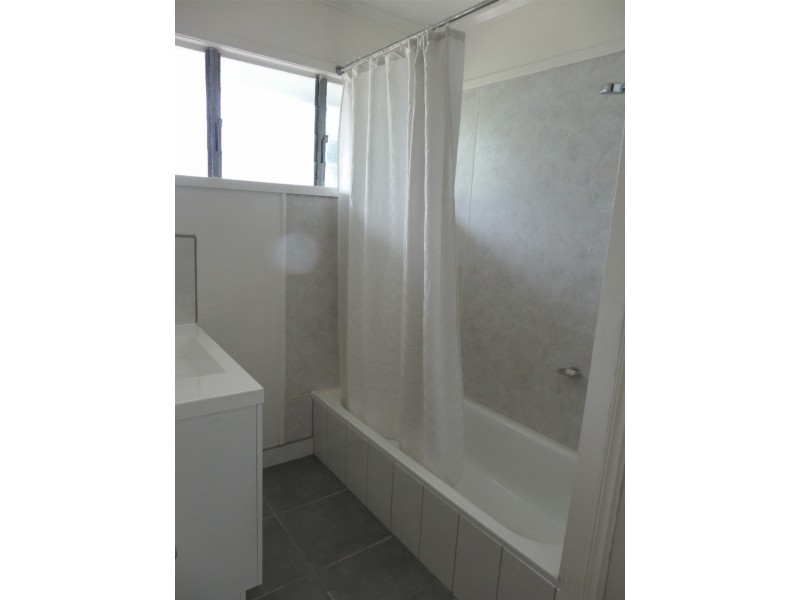 12 Talbot Street, Blackwater QLD 4717