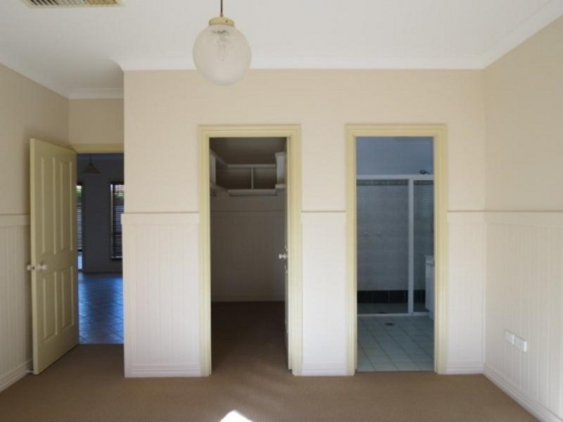 8 Waldby Court, Emerald QLD 4720
