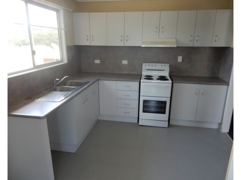 33 Lorraway Street, Emerald QLD 4720