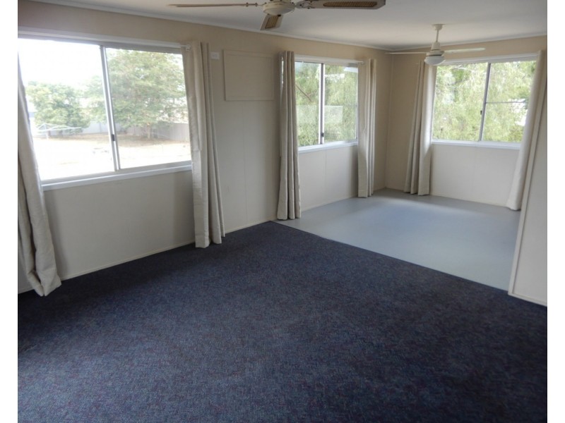 33 Lorraway Street, Emerald QLD 4720