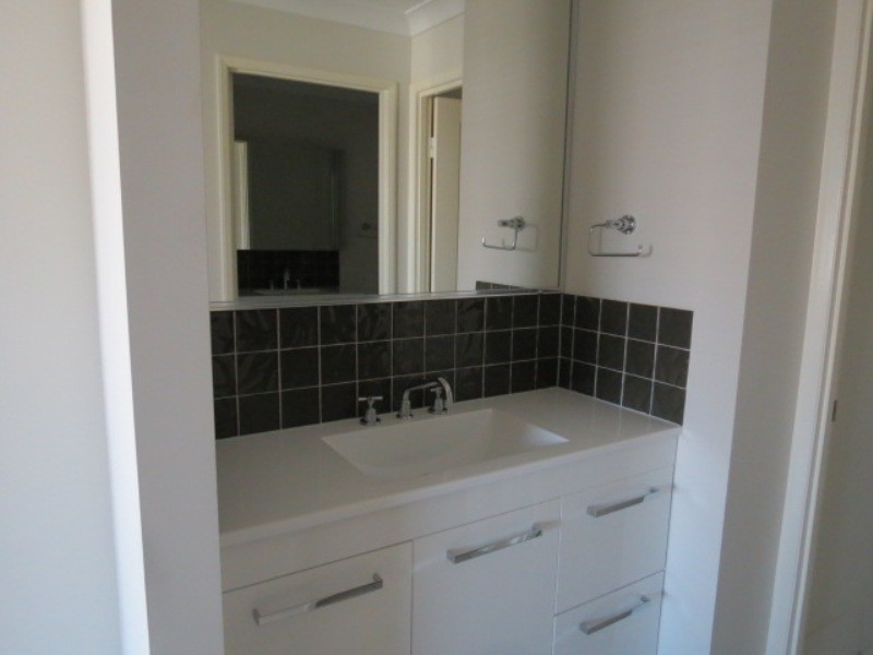 2/28 Berthun Street, Emerald QLD 4720