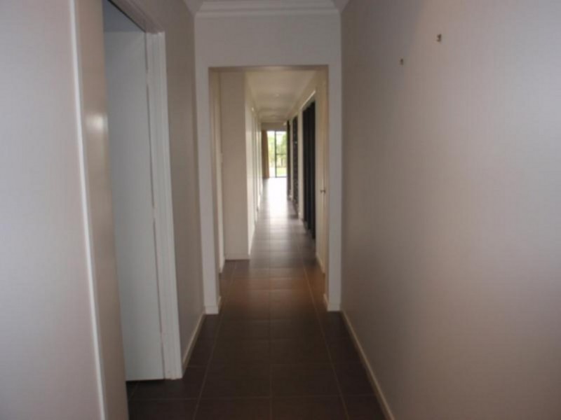 2/6 Desgrand Street, Emerald QLD 4720