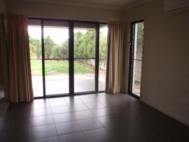 2/6 Desgrand Street, Emerald QLD 4720