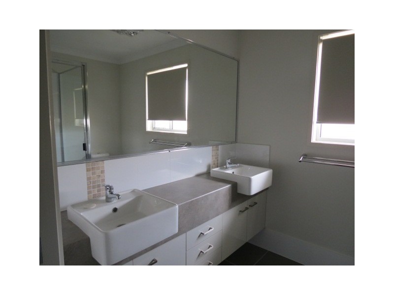 3 Ivers Place, Emerald QLD 4720