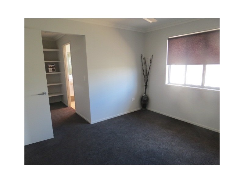 10 Easton Street, Emerald QLD 4720