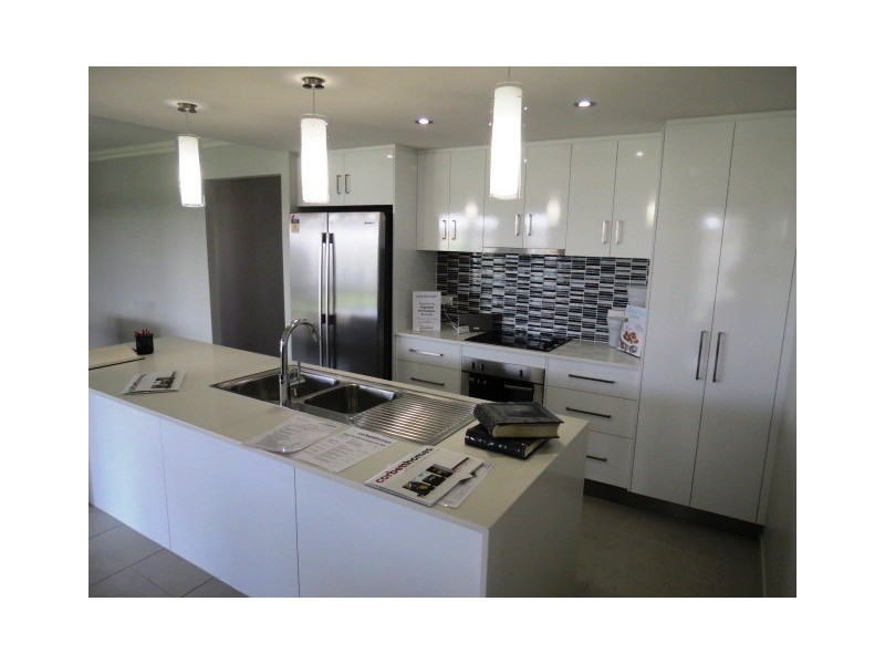 10 Easton Street, Emerald QLD 4720