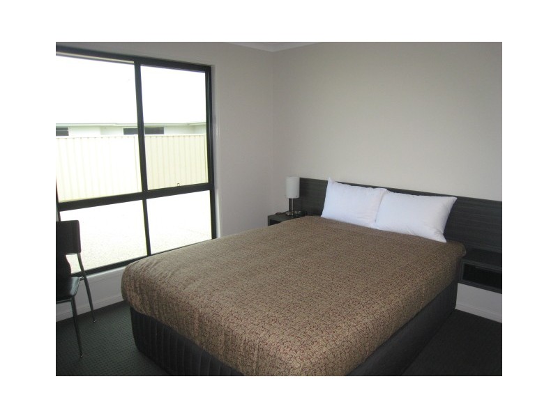 2/4 Parkway Street, Emerald QLD 4720