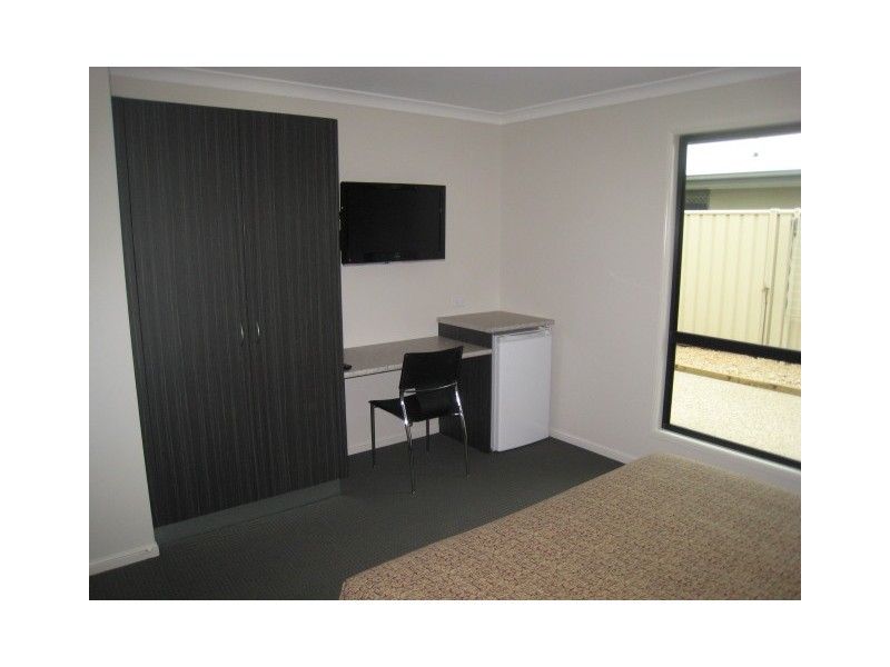 2/4 Parkway Street, Emerald QLD 4720