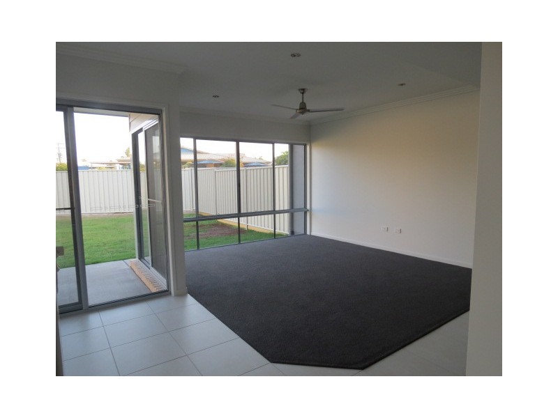 Villa 6 20/24 Mooney Crescent (The Vybe), Emerald QLD 4720