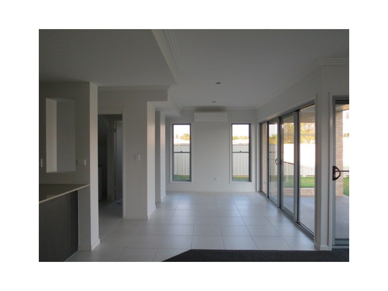 Villa 6 20/24 Mooney Crescent (The Vybe), Emerald QLD 4720