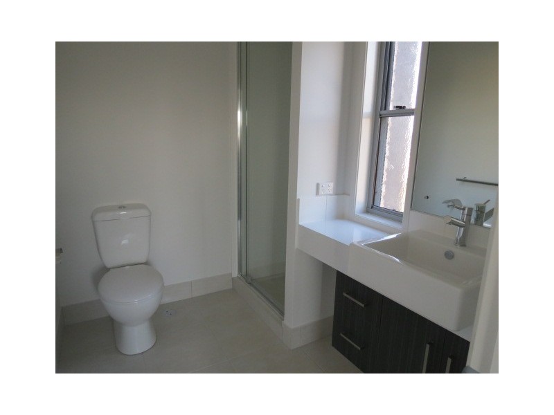Villa 6 20/24 Mooney Crescent (The Vybe), Emerald QLD 4720