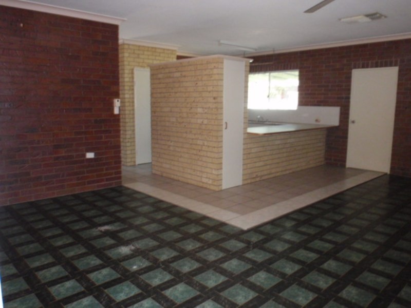 5 Hall Place, Emerald QLD 4720