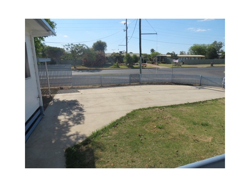 2 Round Tree Drive, Emerald QLD 4720