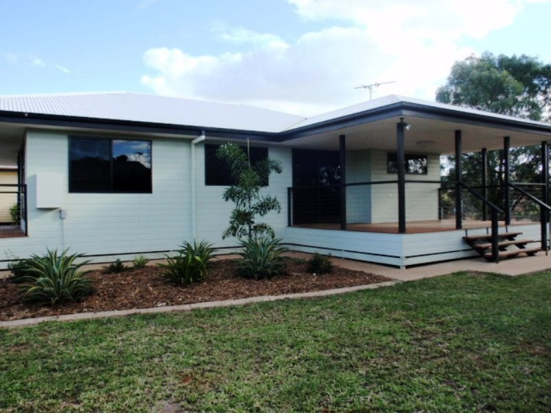 3 Vicki Close, Emerald QLD 4720