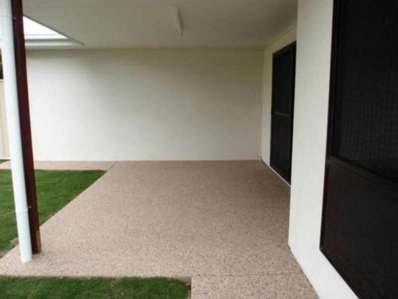 2/9 Paperbark Place, Emerald QLD 4720
