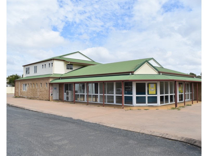 Shop 1 and 2 /65 Hospital Road, Emerald QLD 4720