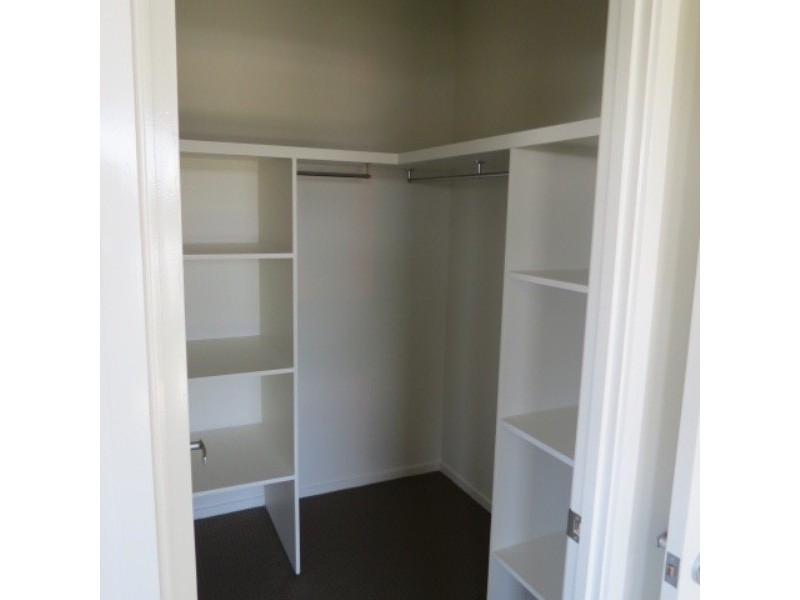 4 Easton Street, Emerald QLD 4720