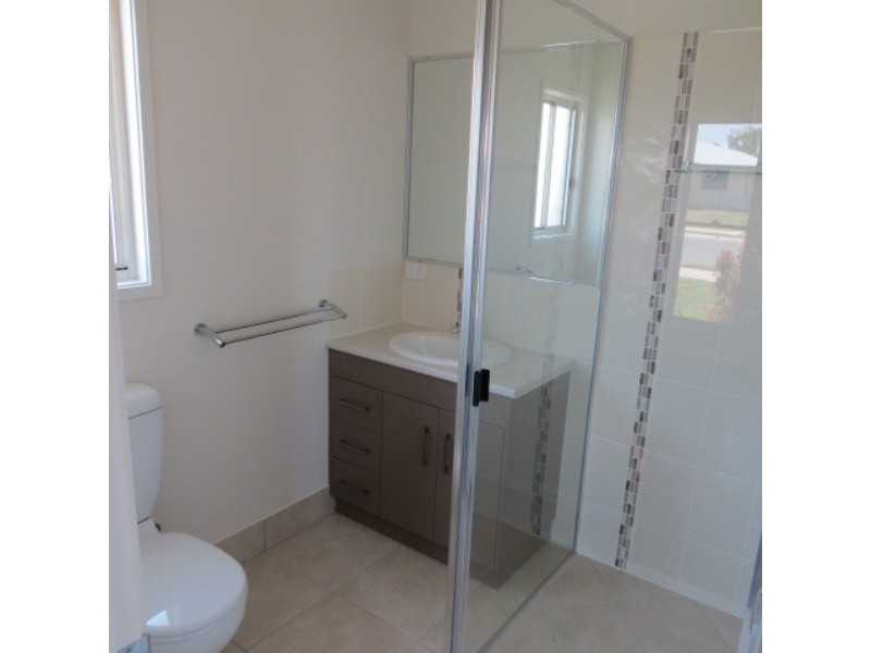 4 Easton Street, Emerald QLD 4720