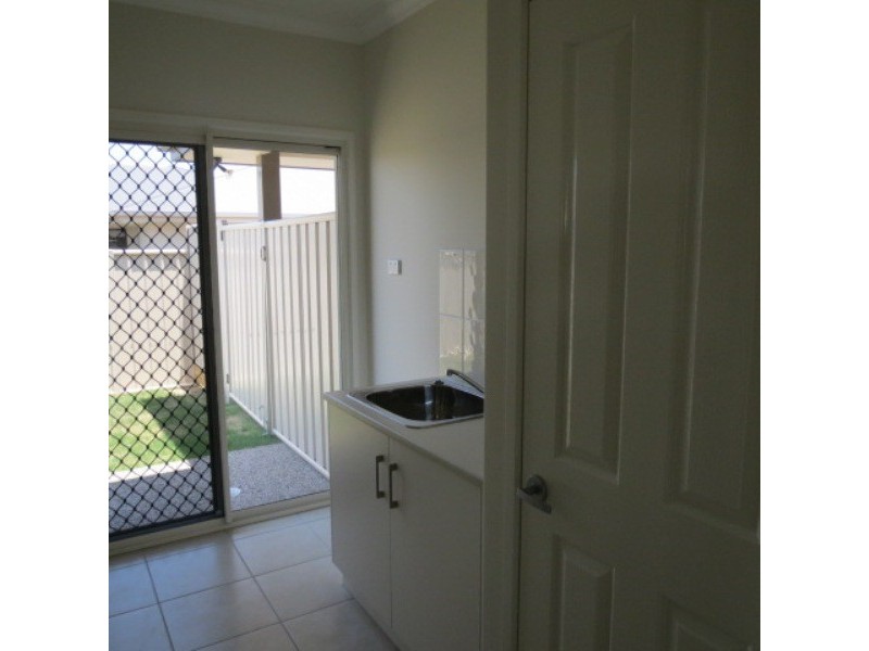 4 Easton Street, Emerald QLD 4720