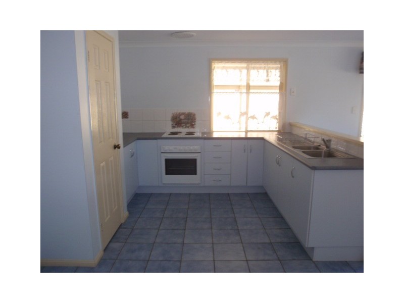 8 Staunton Street, Emerald QLD 4720