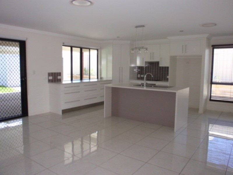 16 Pressler Road, Emerald QLD 4720
