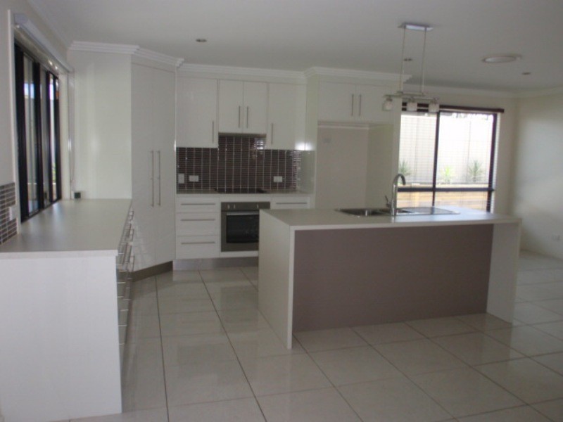 16 Pressler Road, Emerald QLD 4720