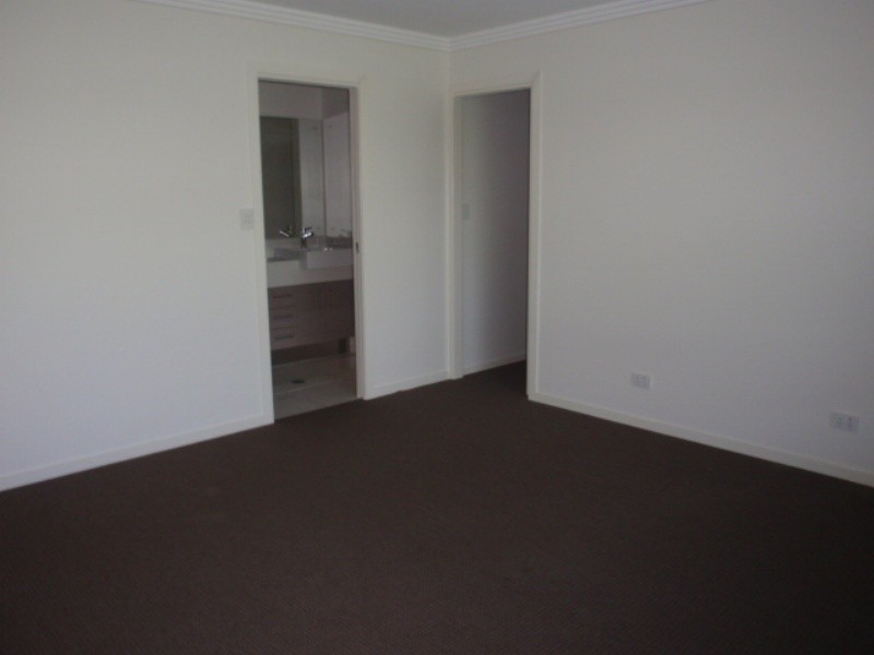 16 Pressler Road, Emerald QLD 4720