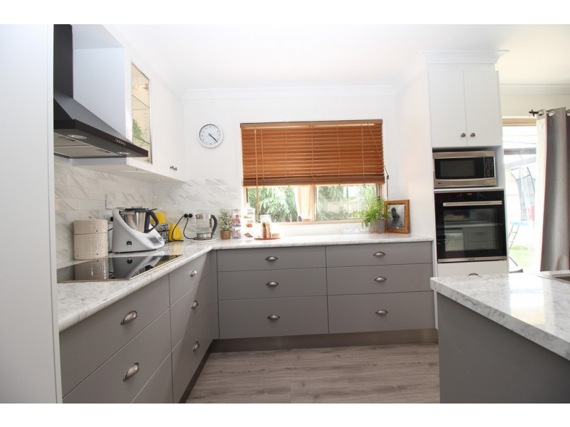 8 Frank Bell Street, Emerald QLD 4720