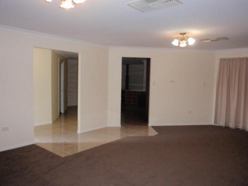 96 Baker Street, Emerald QLD 4720