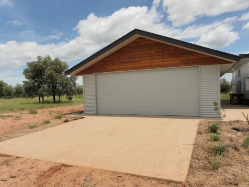 24 Glengallon Road, Emerald QLD 4720
