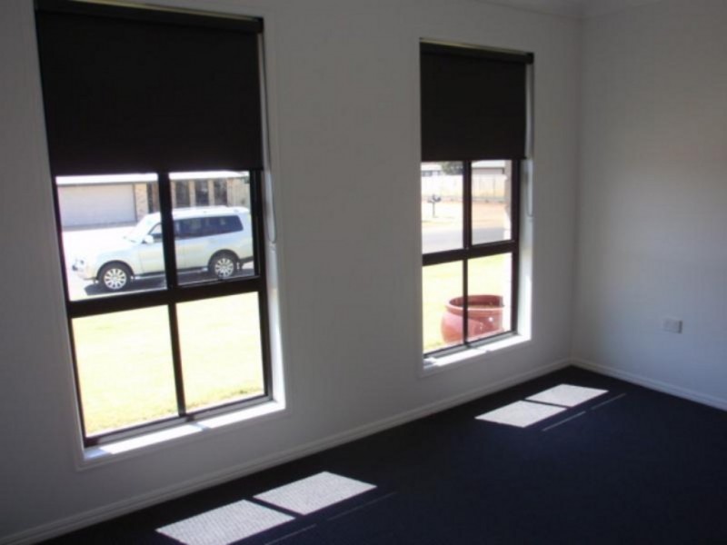 17 Berthun Street, Emerald QLD 4720