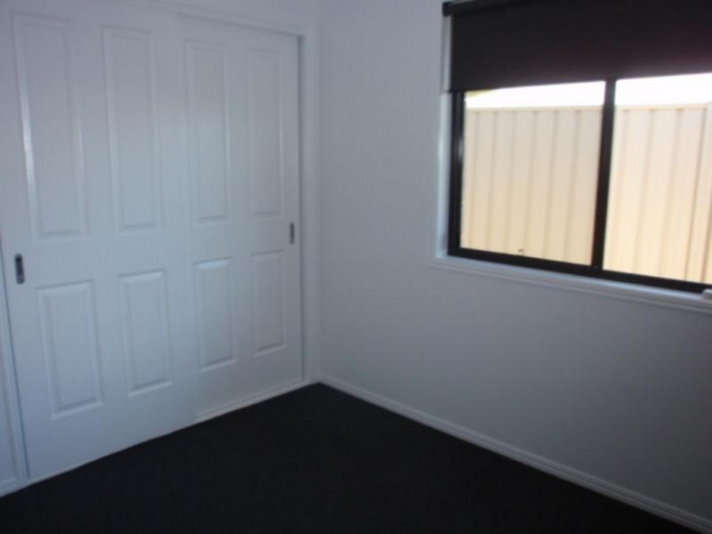 17 Berthun Street, Emerald QLD 4720