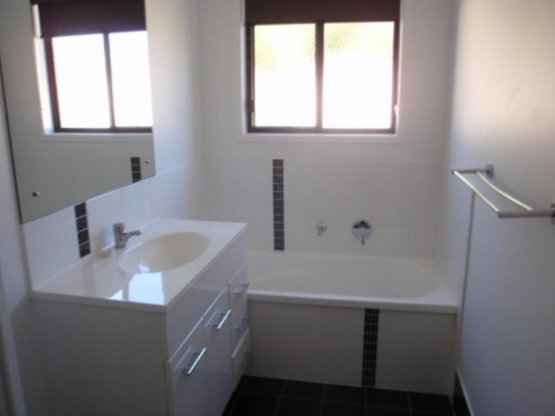 17 Berthun Street, Emerald QLD 4720