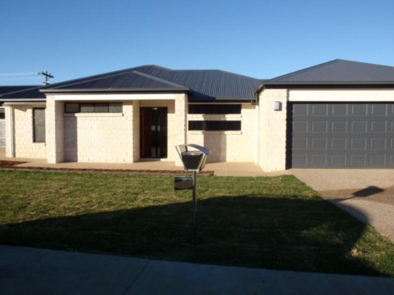 2/10 Chandon Court, Emerald QLD 4720